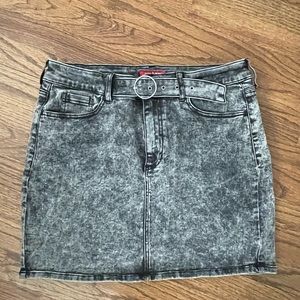 Guess gray skirt